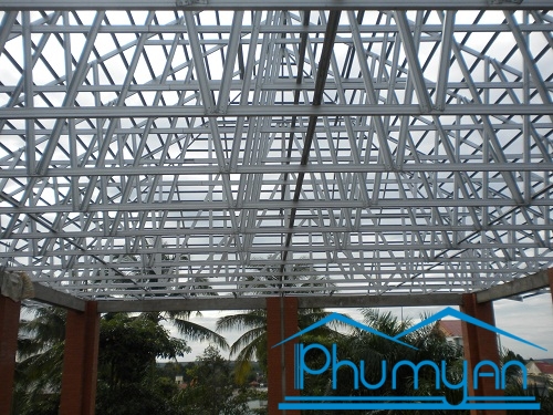 Khung-keo-thep-trong-luong-nhe-lop-ngoi