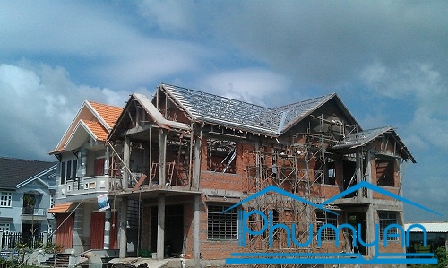 Cung-cap-thi-cong-lap-dung-mai-nha-khung-thep-ma-trong-luong-nhe-tan-an-long-an