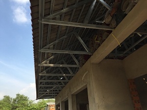 Thi-cong-mai-ngoi-khung-thep-quan-9-TP-HCM