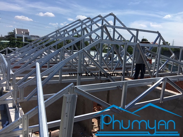 Mai-nha-khung-thep-nhe-quan-9