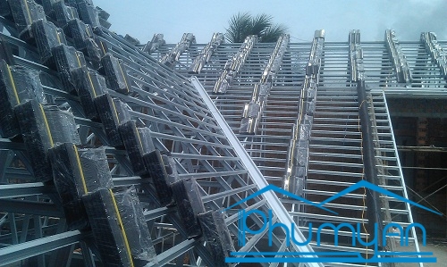 Mai-nha-khung-thep-sieu-nhe-quan-6