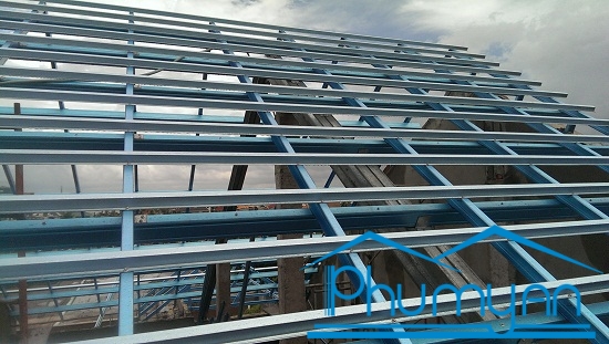 Thi-cong-he-Khung-keo-thep-mai-ngoi-3-lop